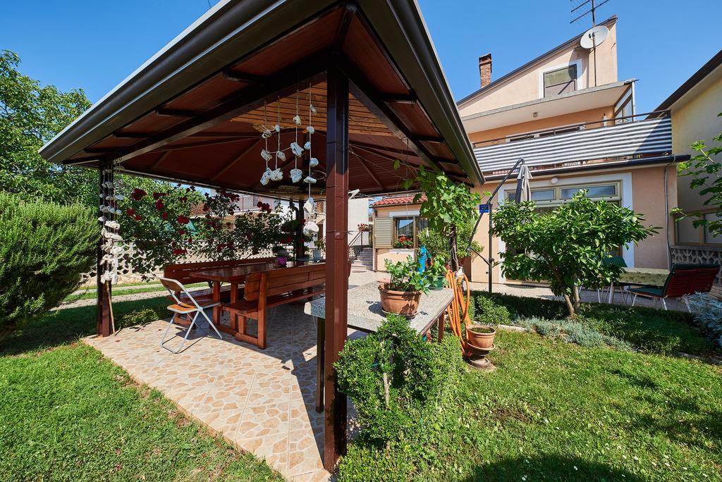 Apartment Erika Umag Exterior photo