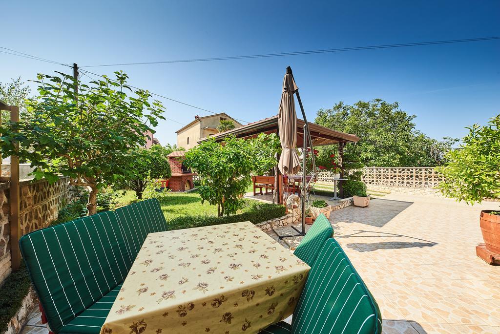 Apartment Erika Umag Exterior photo